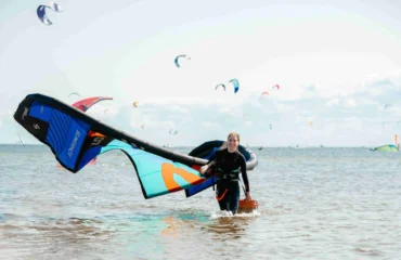 girls on kitesurfing in Poland